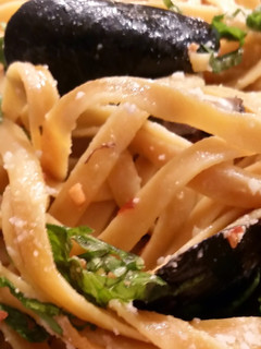A picture of Fettucine and Mussels in Lemon Garlic Butter Sauce.