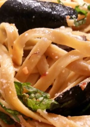 A picture of Fettucine and Mussels in Lemon Garlic Butter Sauce.