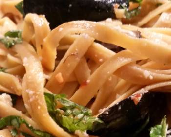 Ultimate Serving Recipe Fettucine and Mussels in Lemon Garlic Butter Sauce Delicious and Healthy