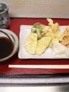 A picture of How To Make Tentsuyu (Tempura Dipping Sauce) and Ten-don (Tempura Rice Bowl) Sauce.
