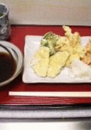 A picture of How To Make Tentsuyu (Tempura Dipping Sauce) and Ten-don (Tempura Rice Bowl) Sauce.