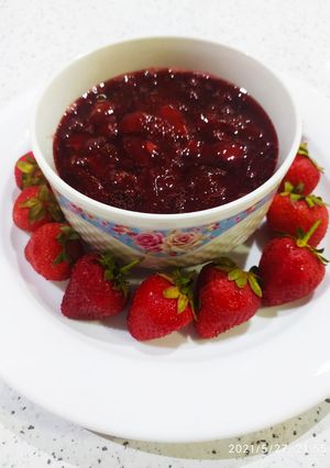 عکسی از دستور مربای توت فرنگی🍓