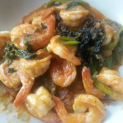 A picture of Shue she Kung or shrimp red coconut curry in spicy sauce with pepper corn.