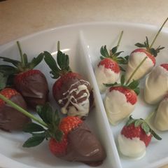 A picture of Chocolate Covered Strawberries.
