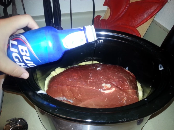 Recipe Tender Beer "Drunk" Roast with Carrots and Potatos - Crock Pot the So Delicious Makes you drool