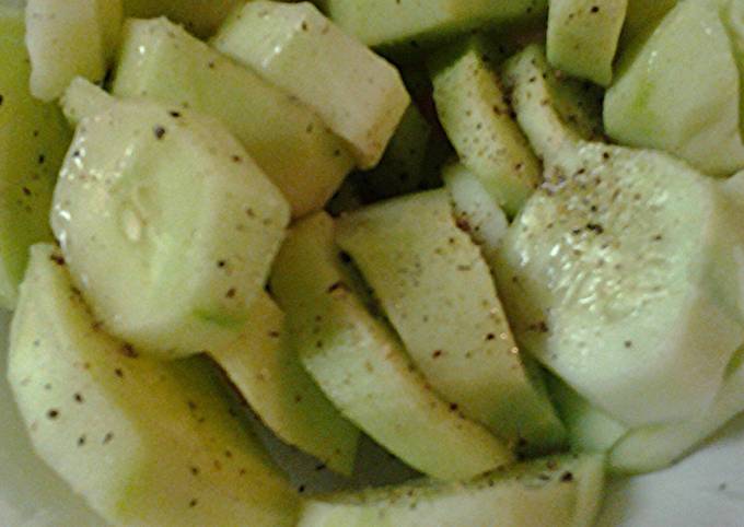 How to Make Super Quick Homemade Memorial Day refreshing cucumbers