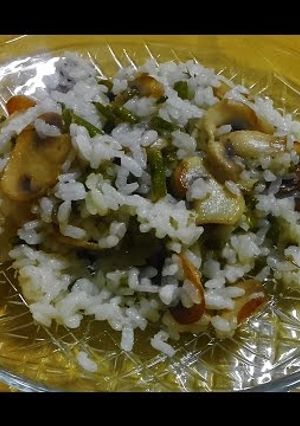 Foto principal de Arroz con salteado con espárragos y champiñones