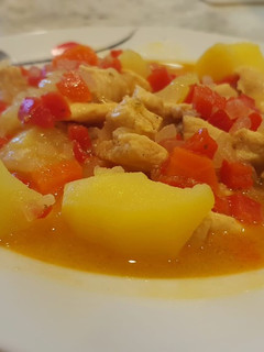 Una foto de Patatas guisadas con pollo