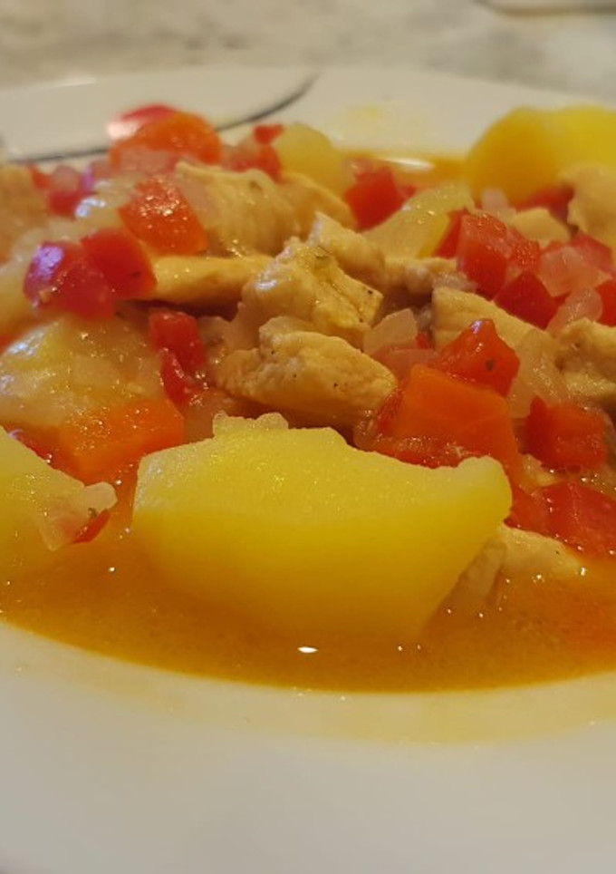 Una foto de Patatas guisadas con pollo