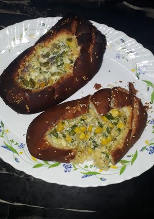 A picture of Sweetcorn and egg boat.