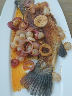 A picture of Fish With Cocktail Onion In Spicy Butter Sauce.