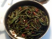 A picture of green beans with bacon