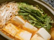 A picture of leeks and kimchi