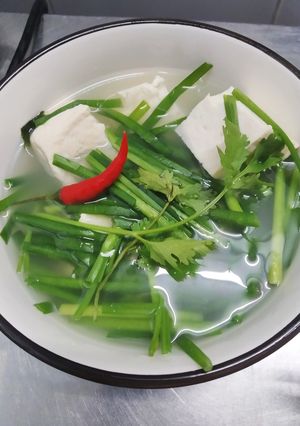 Hình của món Canh hẹ tàu hủ.