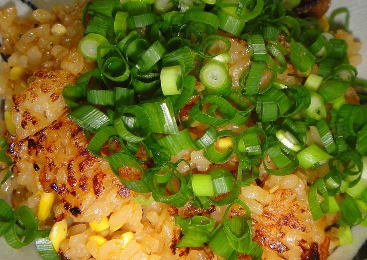 Bibimbap-style Crispy Rice with Leftover Bean Sprout Rice