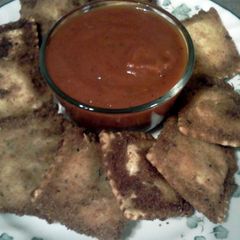 A picture of fried ravioli w/ ragu robusto garlic.