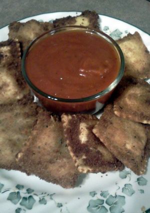 A picture of fried ravioli w/ ragu robusto garlic.