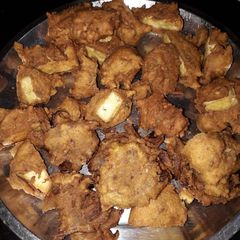 A picture of Aloo,pyaz,paneer ke pakode.
