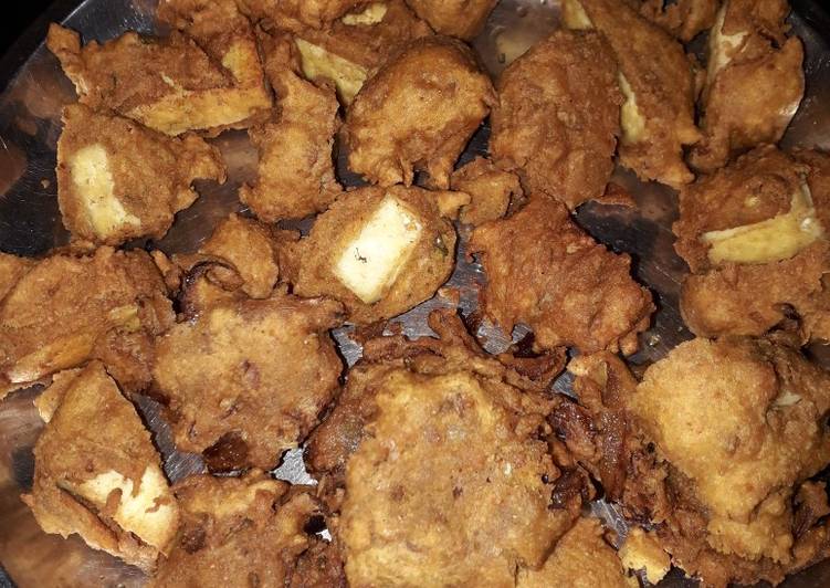 Recipe of Ultimate Aloo,pyaz,paneer ke pakode