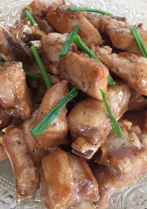 Hình của món Sườn rim mặn ngọt.