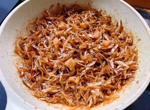 Hình của món Khô cá cơm rim nước mắm, tóp mỡ.