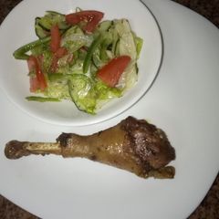 A picture of Lettuce salad and chicken thigh #4weekchallenge.