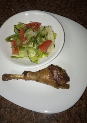 A picture of Lettuce salad and chicken thigh #4weekchallenge.