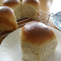 Beautiful Aroma Milk Tea Bread Rolls A picture of Beautiful Aroma Milk Tea Bread Rolls.