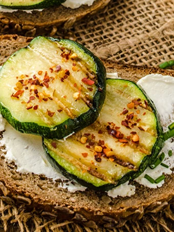 Recipe Sandwich dengan Penyebaran Tahu Meksiko dan Zucchini Panggang which Delicious