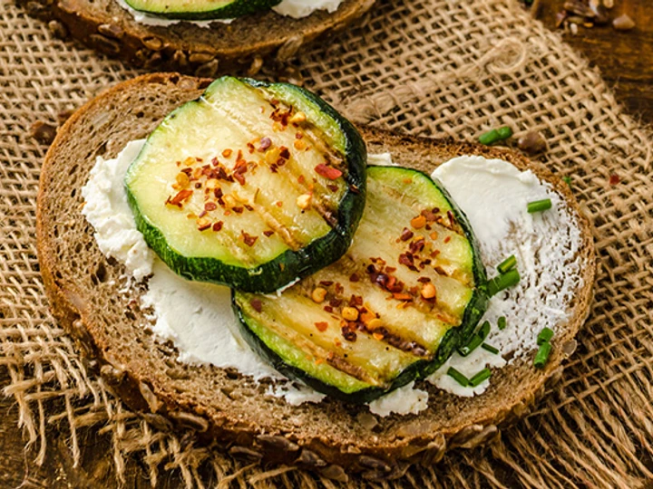 Recipe Sandwich dengan Penyebaran Tahu Meksiko dan Zucchini Panggang which Delicious