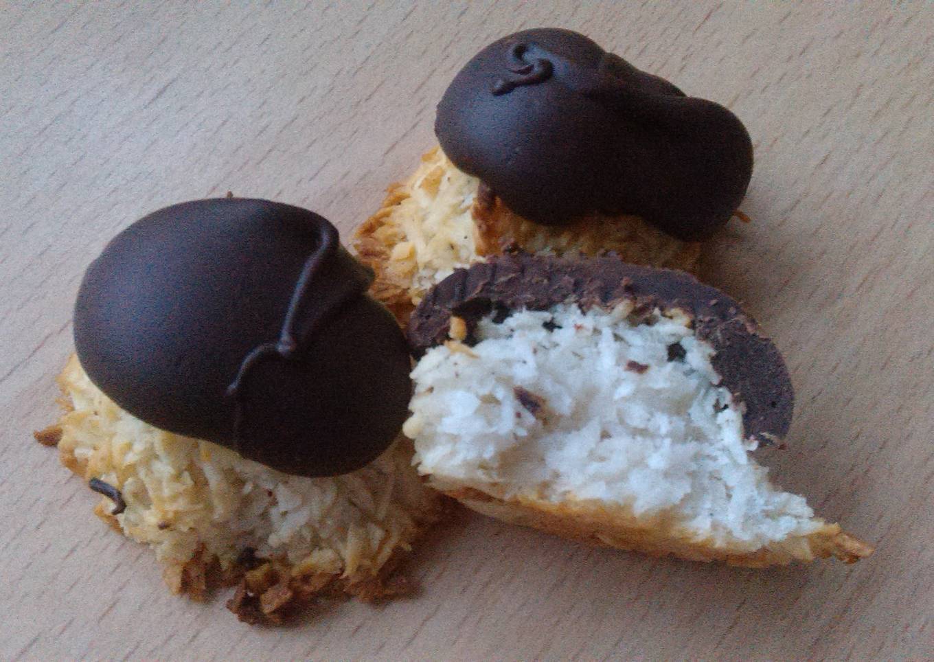 Vickys Coconut Chocolate Macaroons GF DF EF SF NF