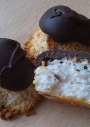 A picture of Vickys Coconut Chocolate Macaroons GF DF EF SF NF.