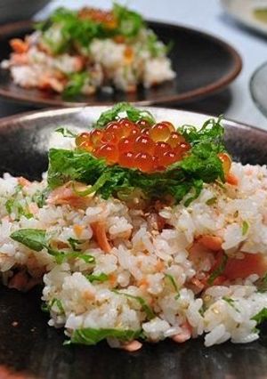 A picture of For Summer! Salmon and Shiso Chirashi Sushi.