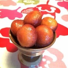 A picture of Honey Dipped Roly Poly Donuts with Pancake Mix.