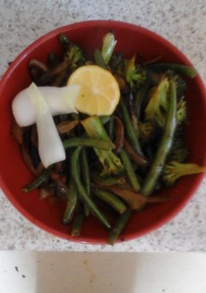 A picture of My Green Bean, broccoli and onion fry. 😊.
