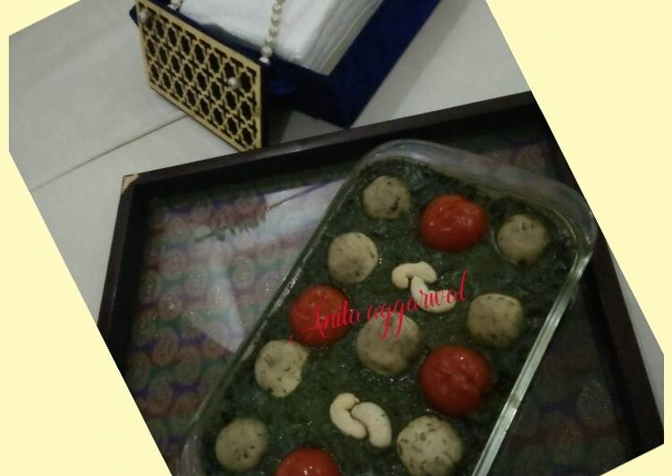 Easiest Way to Prepare Recipe of Cheese balls in creamy spinach curry#Cheese