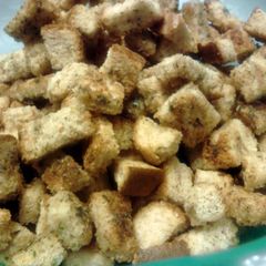 A picture of 7-Grain Ranch Seasoned Croutons.