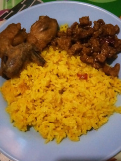 Foto resep Nasi kuning with ayam goreng feat tempe orek #intipISIpiringku