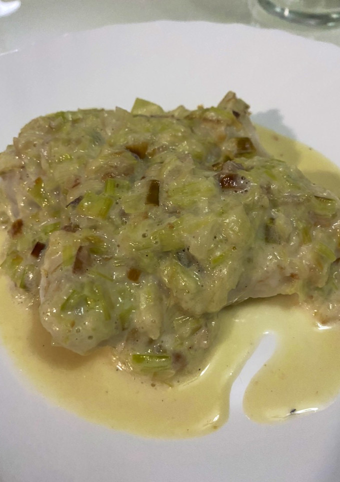 Una foto de Merluza en salsa de puerros
