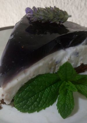 Una foto de Cheesecake fácil de Arándanos y Lavanda