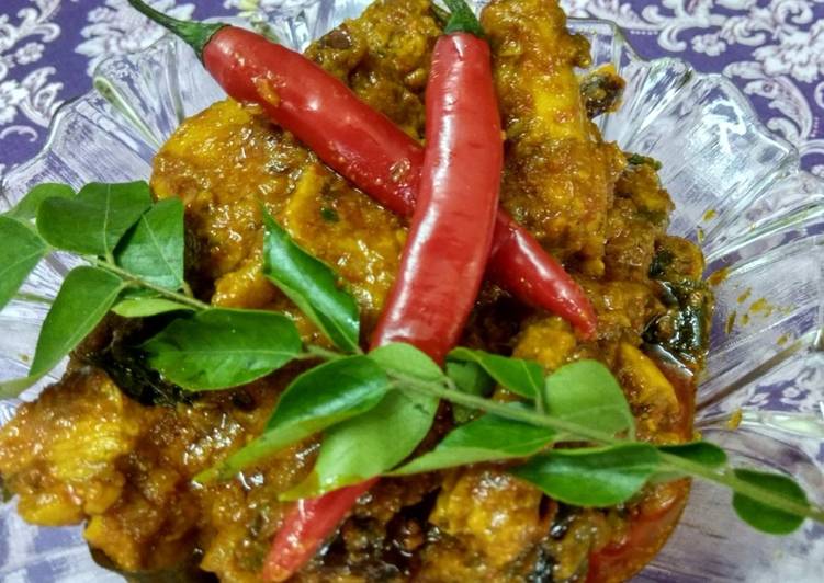 Red chilli chicken curry