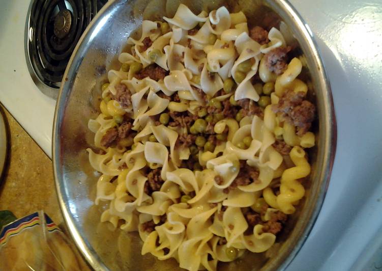 Ground Beef w/ egg noodles an sweetpeas