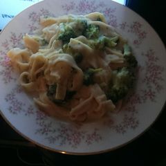 A picture of Broccoli and Noodle surpreme.