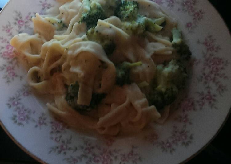 Steps to Prepare Homemade Broccoli and Noodle surpreme