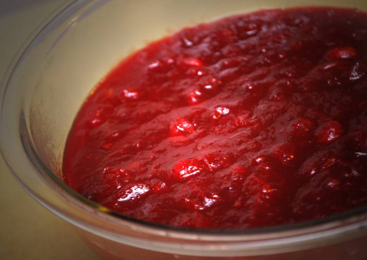 How to Make Favorite Thanksgiving Cranberry Sauce