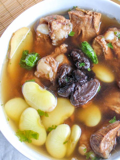 【老菜脯皇帝豆燉軟排湯】養出身體好元氣 的食譜成品照片