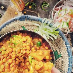 A picture of Achari Chana Lauki.