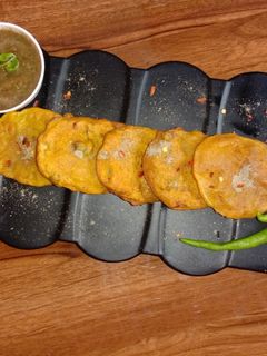 आलू के भजिए (Aloo ke bhajiye recipe in hindi) रेसिपी मुख्य फोटो