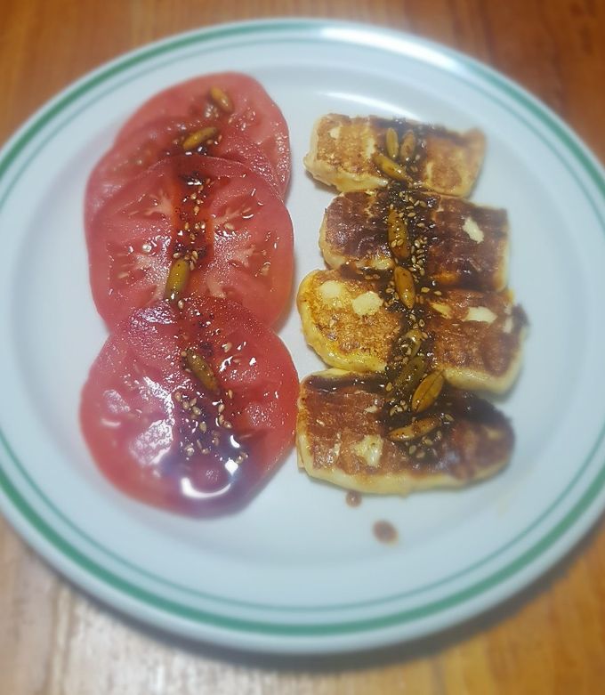 Una foto de Queso panela asado con salsa macha