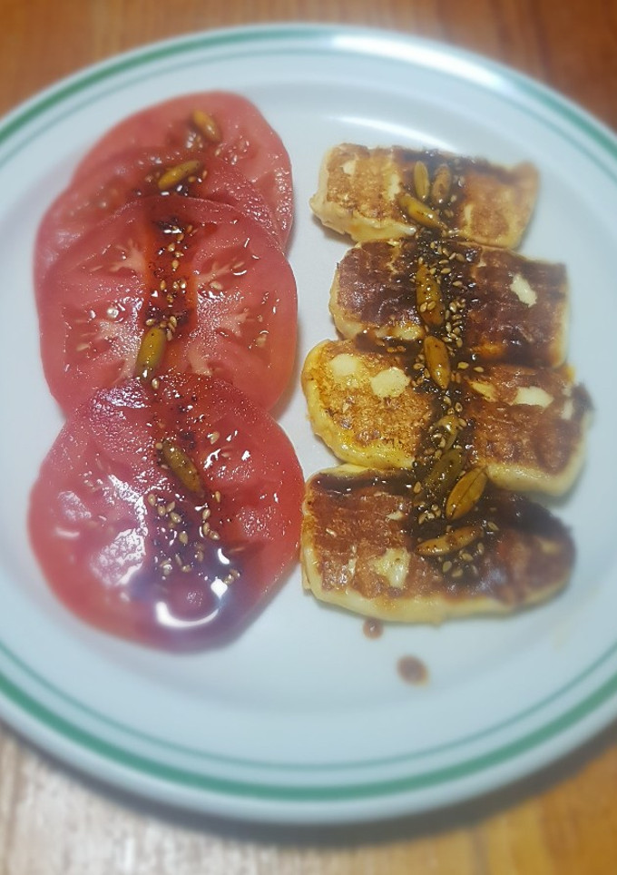 Una foto de Queso panela asado con salsa macha